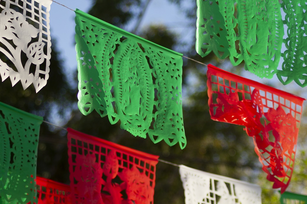 papel-picado-feepik Mexican papel picado